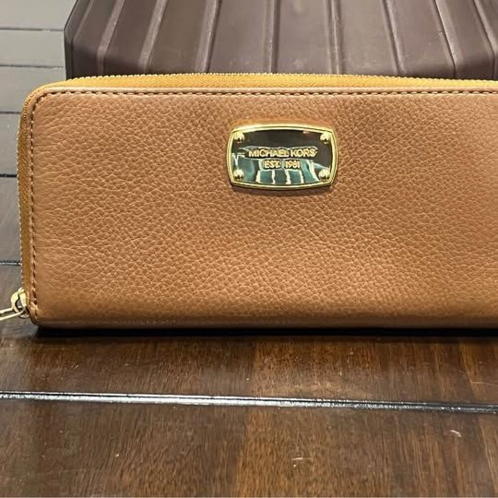 MICHAEL KORS Jet Set Travel Large Continental Zip Around Wallet Tan Leather